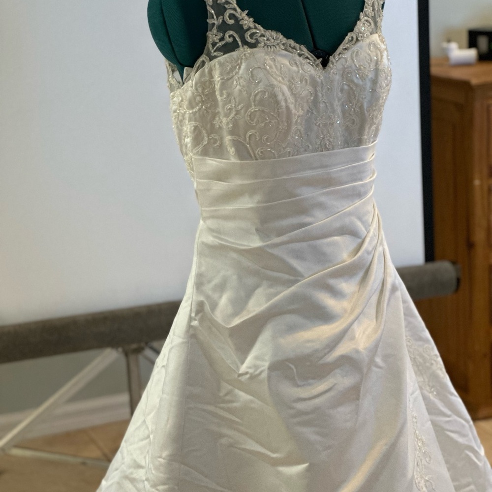 Cara Mia Silvie Elegant Wedding Dress costume formal size 14